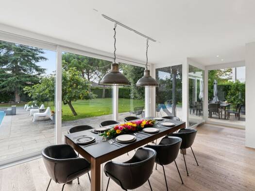 Einfamilienhaus zum Kauf 11 Zimmer 305 m² 1.240 m² Grundstück Coppet 1296