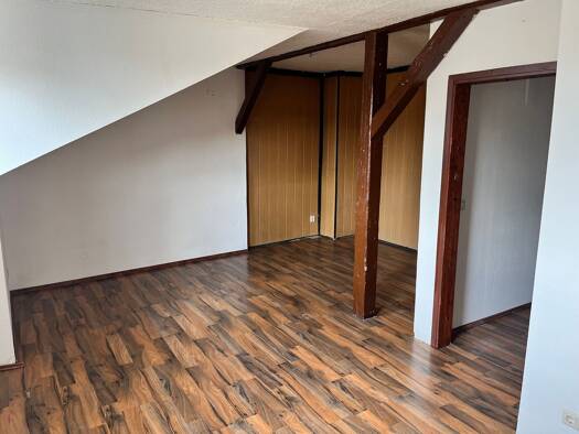 Wohnung zur Miete 205 € 1 Zimmer 45 m² Dachgeschoss, 2. Geschoss frei ab sofort Werdauer Straße 63 Crimmitschau Crimmitschau 08451