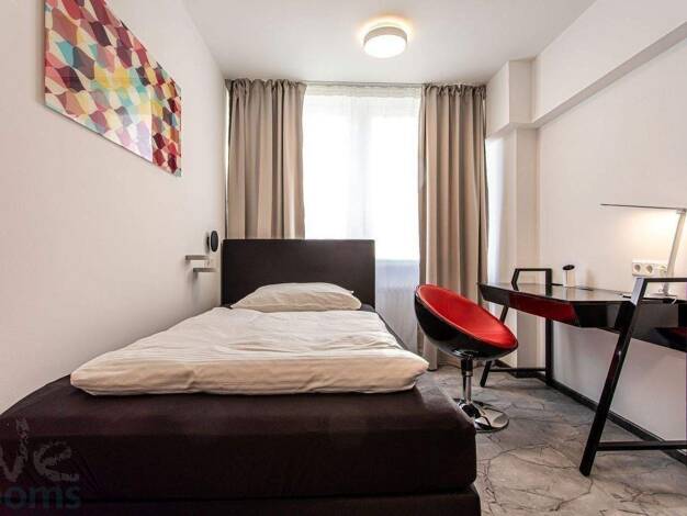 WG-Zimmer zur Miete auf Zeit 450 € 13 m² 1. Geschoss frei ab sofort Taunusstraße Bahnhofsviertel Innenstadt I 60329