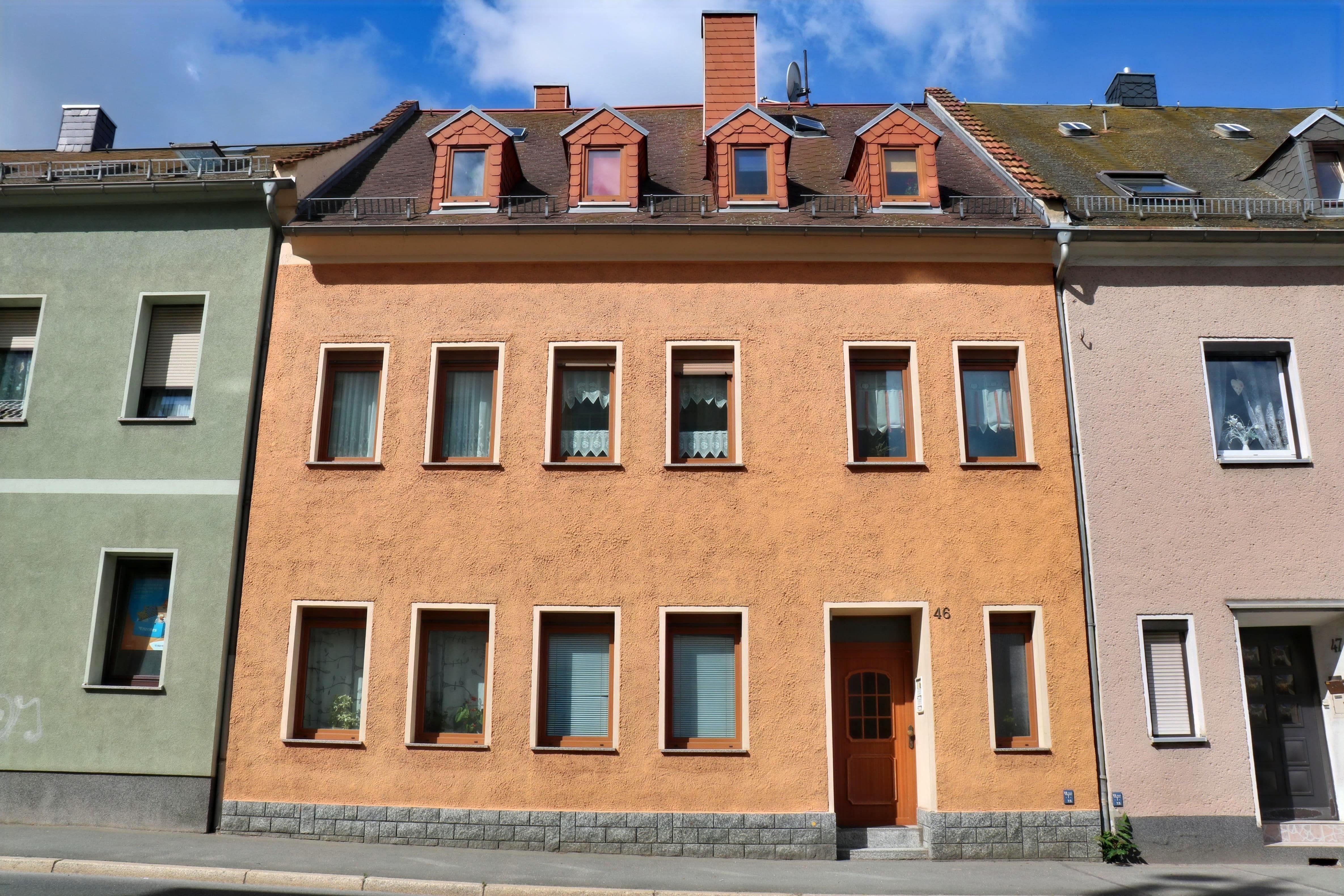 Mehrfamilienhaus zum Kauf 109.500 € 6 Zimmer 160 m²<br/>Wohnfläche 180 m²<br/>Grundstück Glauchau Glauchau 08371