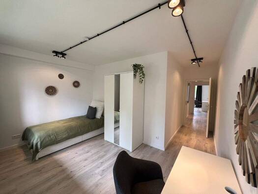 Wohnung zur Miete 410 € 4 Zimmer 82 m² frei ab sofort Händelstraße 8 Dambach Fürth 90768