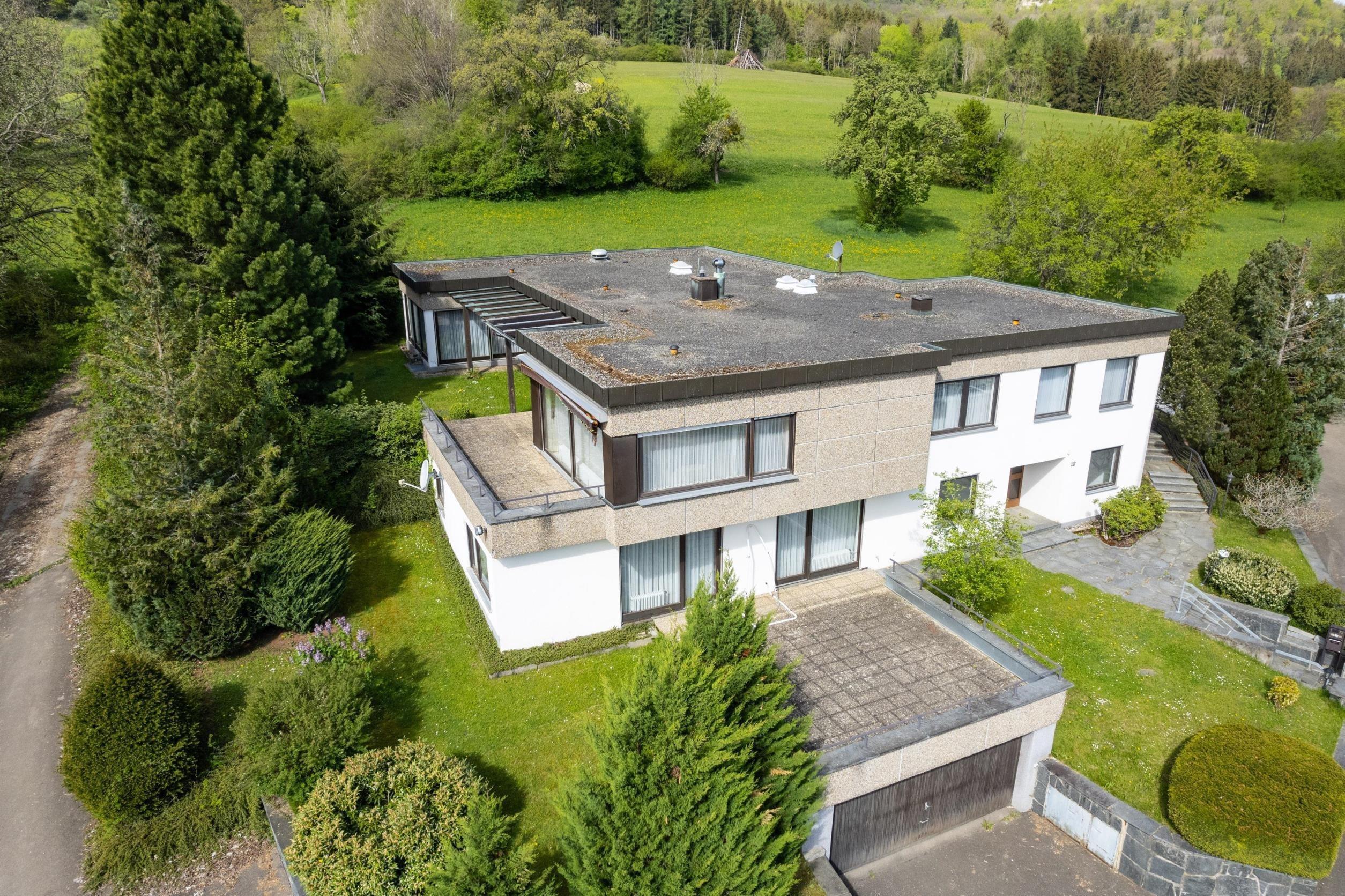 Einfamilienhaus zum Kauf 595.000 € 11 Zimmer 270 m²<br/>Wohnfläche 1.367 m²<br/>Grundstück Starzeln Burladingen 72393