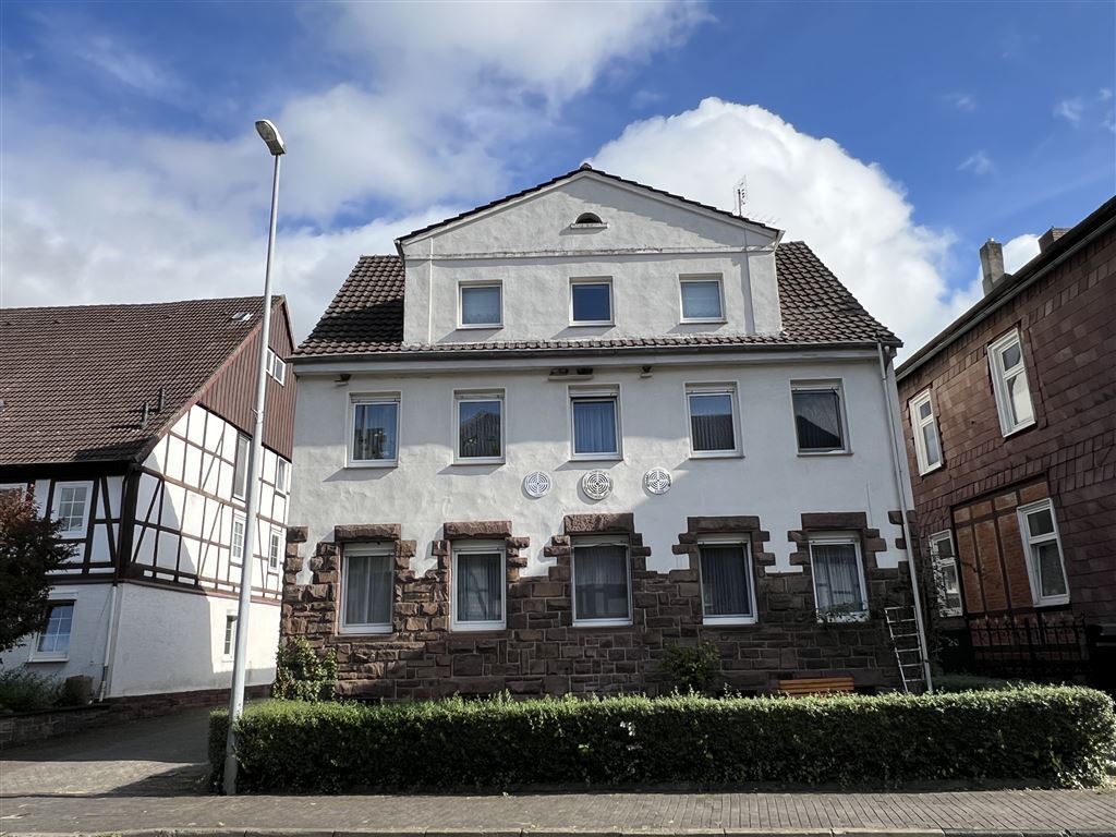 Mehrfamilienhaus zum Kauf 110.000 € 9 Zimmer 225 m²<br/>Wohnfläche 330 m²<br/>Grundstück Lange Str. 20 Lauenförde Lauenförde 37697