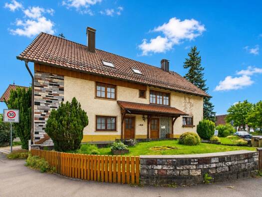 Mehrfamilienhaus zum Kauf 229.000 € 11 Zimmer 250 m² 445 m² Grundstück Neukirch Rottweil 78628