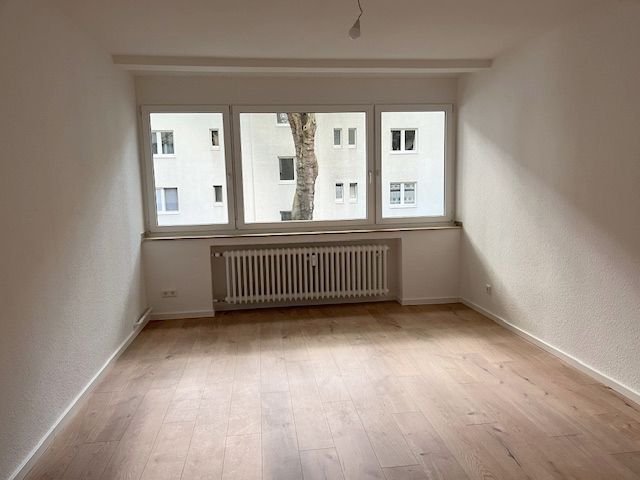 Wohnung zur Miete 800 € 3 Zimmer 67 m²<br/>Wohnfläche 1.<br/>Geschoss ab sofort<br/>Verfügbarkeit Benrath Düsseldorf 40597