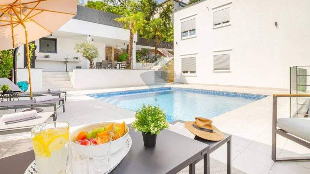 Villa zum Kauf 1.550.000 € 6 Zimmer 250 m² 555 m² Grundstück Opatija 51410