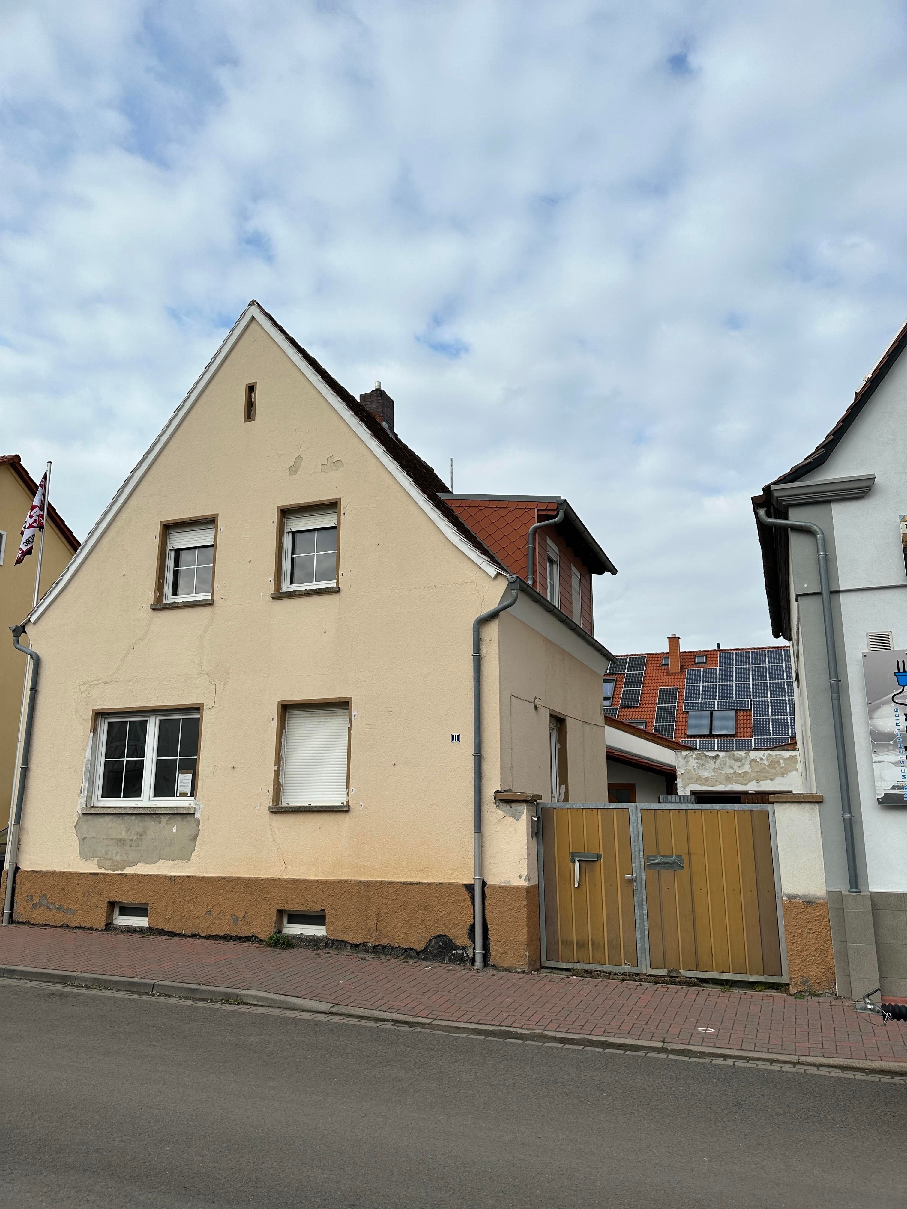 Mehrfamilienhaus zum Kauf provisionsfrei 370.000 € 5 Zimmer 170 m²<br/>Wohnfläche 259 m²<br/>Grundstück Lambsheim 67245