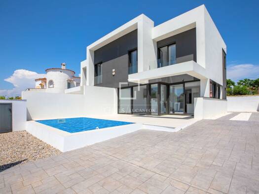 Haus zum Kauf 649.000 € 161 m² 507 m² Grundstück Empuriabrava 17487