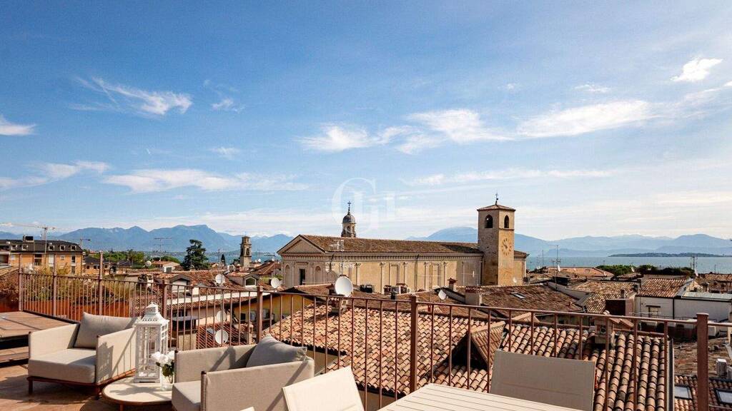 Penthouse zum Kauf 1.790.000 € 6,5 Zimmer 180 m² 3. Geschoss frei ab sofort Desenzano del Garda 25015