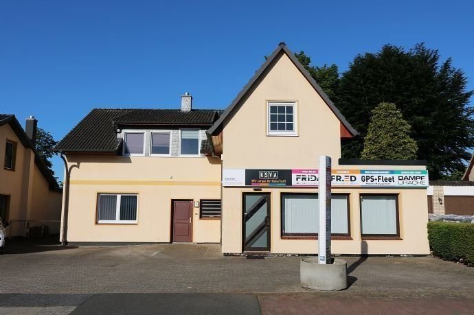 Wohn- und Geschäftshaus zum Kauf provisionsfrei 398.000 € 8 Zimmer 200 m²<br/>Fläche 597 m²<br/>Grundstück Flensburger Straße 11 b Wahlbezirk 007 Pinneberg 25421