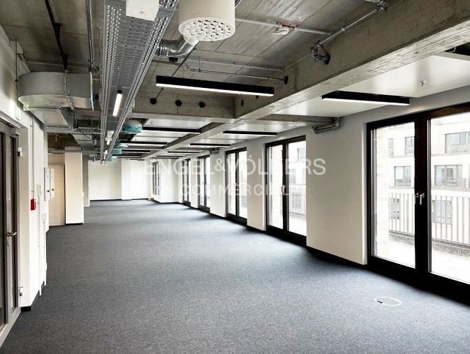 Büro-/Praxisfläche zur Miete 32 € 825 m²<br/>Bürofläche ab 825 m²<br/>Teilbarkeit Kreuzberg Berlin 10997