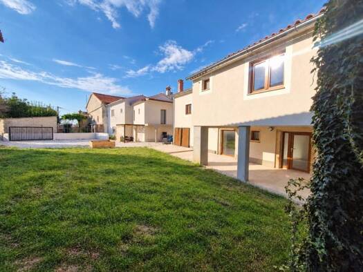 Reihenmittelhaus zum Kauf 320.000 € 4 Zimmer 438 m² Grundstück Višnjan 52463
