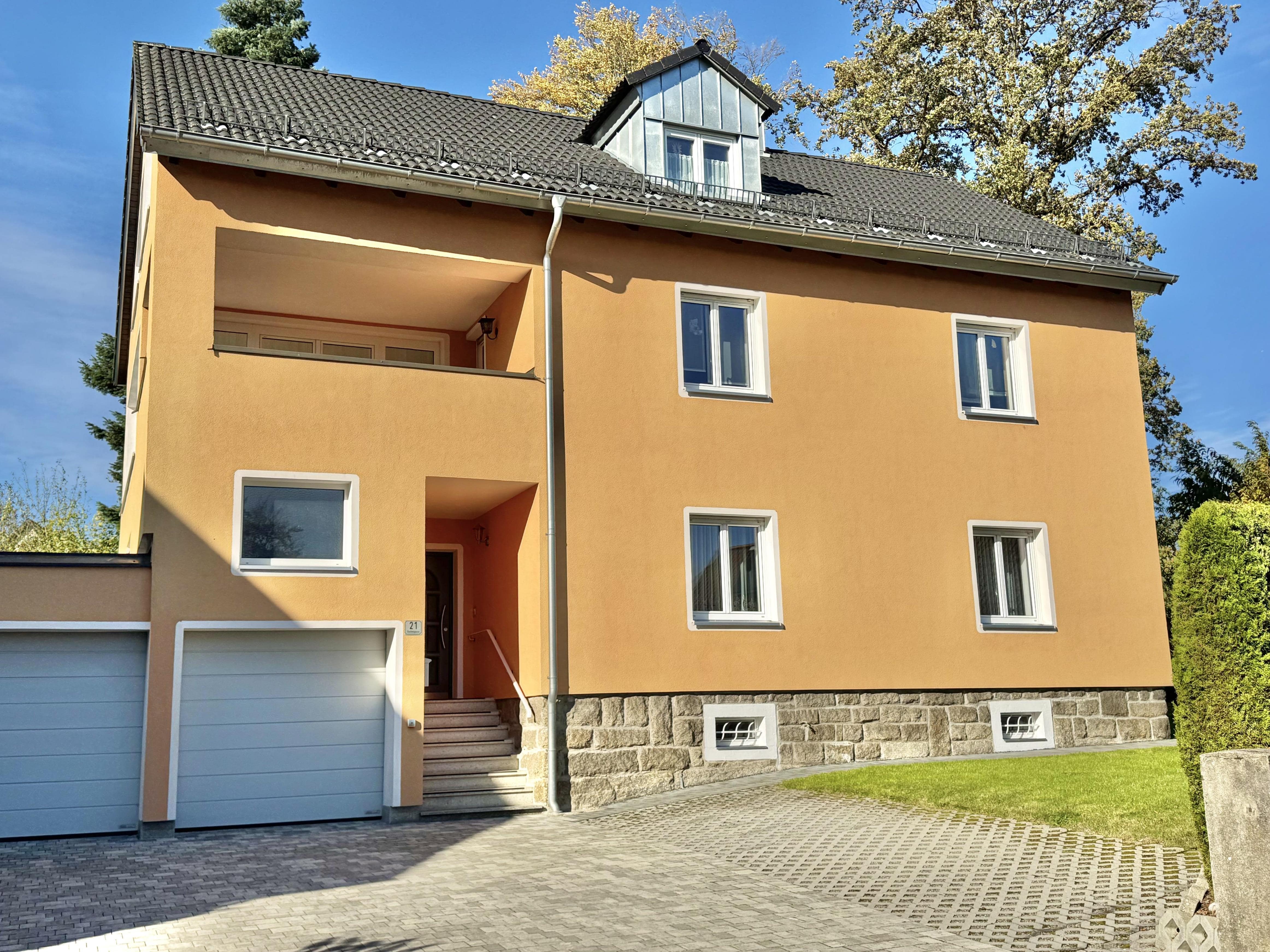 Mehrfamilienhaus zum Kauf 325.000 € 11 Zimmer 160 m²<br/>Wohnfläche 547 m²<br/>Grundstück 01.10.2025<br/>Verfügbarkeit Altenstadt Vohenstrauß 92648