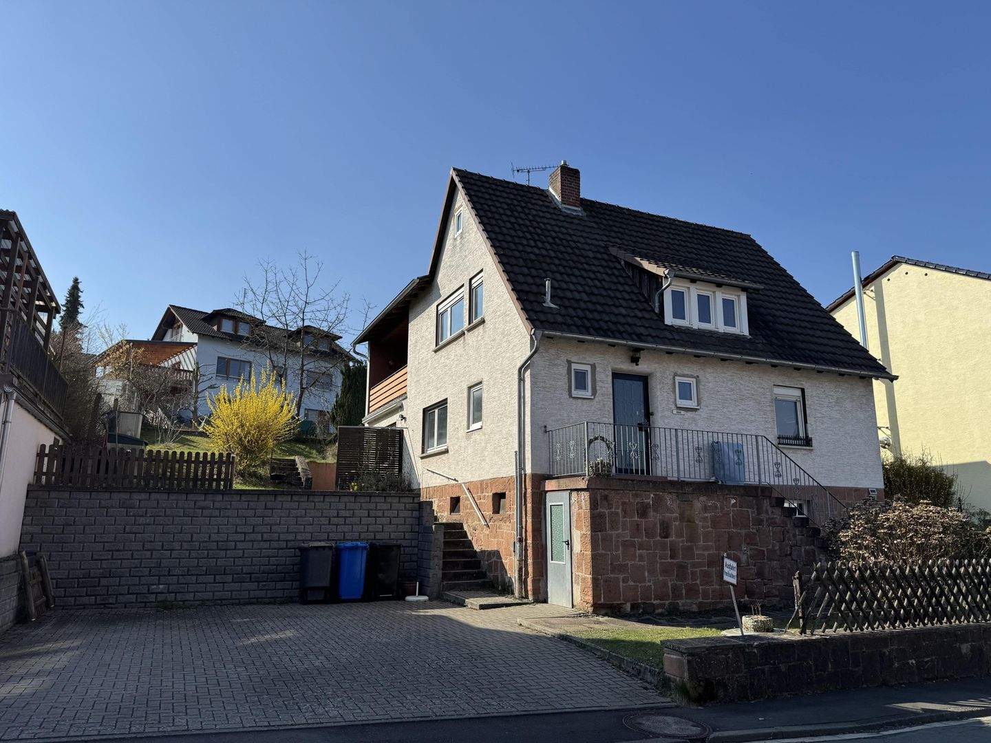 Immobilie in Fronhausen - Wohnhaus mit Ausblick! Ein- bis Zweifamilienhaus in Fronhausen - Bild 2