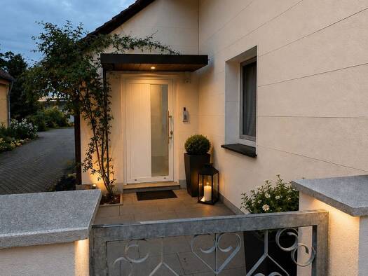 Mehrfamilienhaus zum Kauf provisionsfrei 375.000 € 6,5 Zimmer 112 m² 163 m² Grundstück frei ab sofort Kornburger Hauptstraße 25 Kornburg Südliche Außenstadt 90455