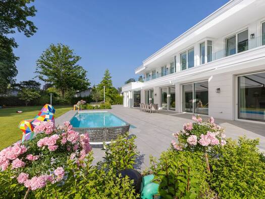 Villa zum Kauf 14 Zimmer 1.317 m² 3.141 m² Grundstück Großheide Mönchengladbach 41063