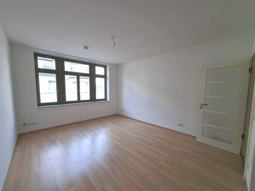 Wohnung zur Miete 290 € 2 Zimmer 48,8 m² 2. Geschoss frei ab sofort Helenenstraße 1 Limbach-Oberfrohna 09212