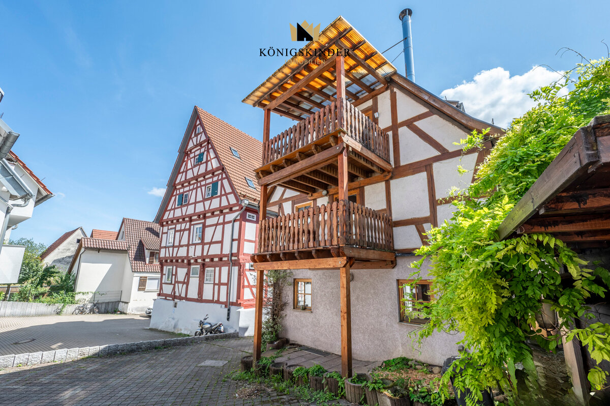 Einfamilienhaus zum Kauf 475.000 € 7,5 Zimmer 142 m²<br/>Wohnfläche 174,5 m²<br/>Grundstück Höfingen Leonberg 71229