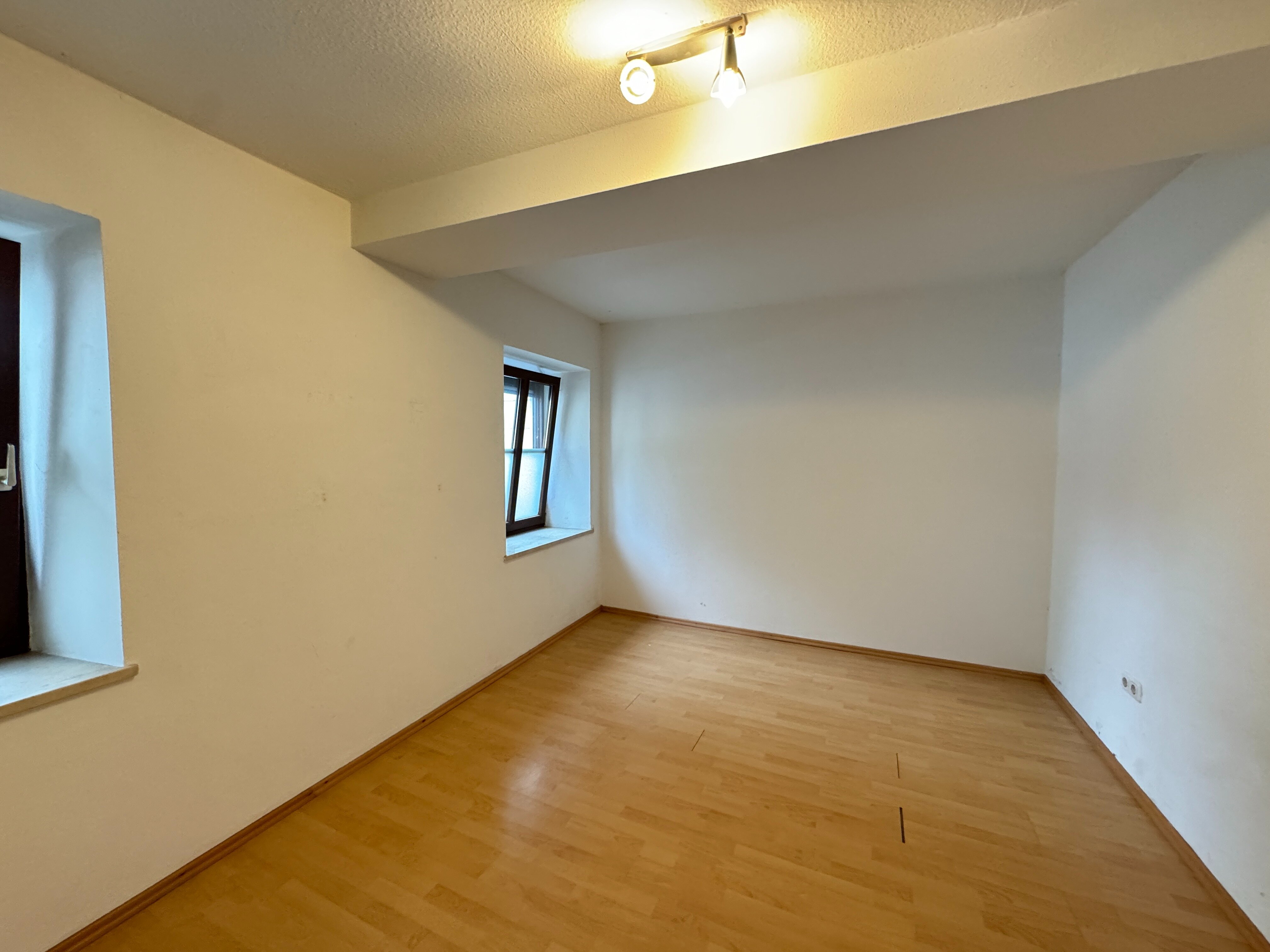 Mehrfamilienhaus zum Kauf 247.000 € 6,5 Zimmer 160 m²<br/>Wohnfläche 188 m²<br/>Grundstück Laufen Laufen 83410