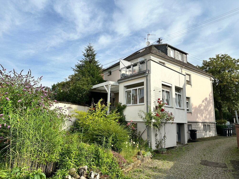 Mehrfamilienhaus zum Kauf 1.050.000 € 7 Zimmer 221 m²<br/>Wohnfläche 1.547 m²<br/>Grundstück ab sofort<br/>Verfügbarkeit Hochfeld Wiesbaden 65205