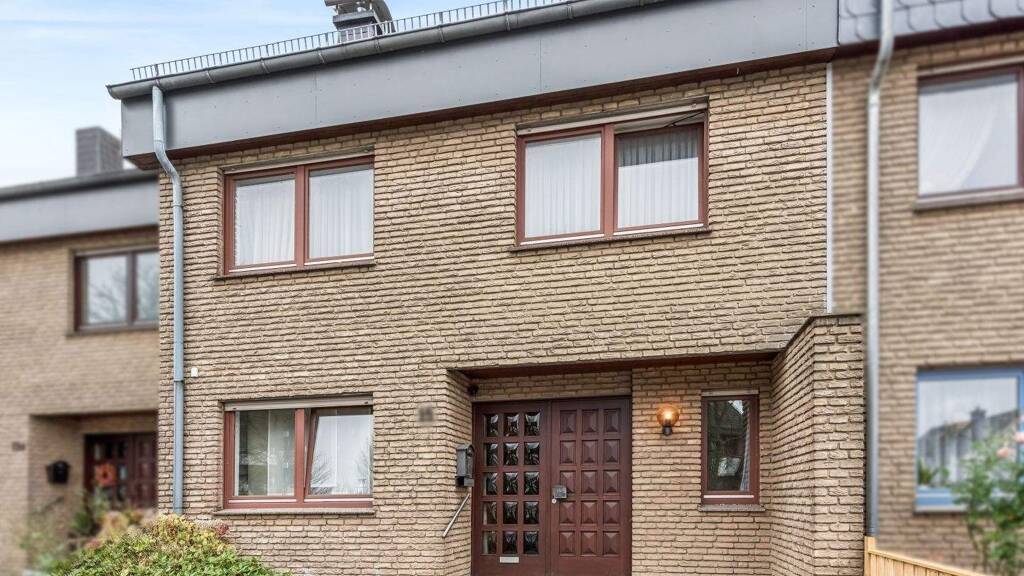 Reihenmittelhaus zum Kauf 249.000 € 5 Zimmer 120 m² 289 m² Grundstück Bustedt Bünde 32257