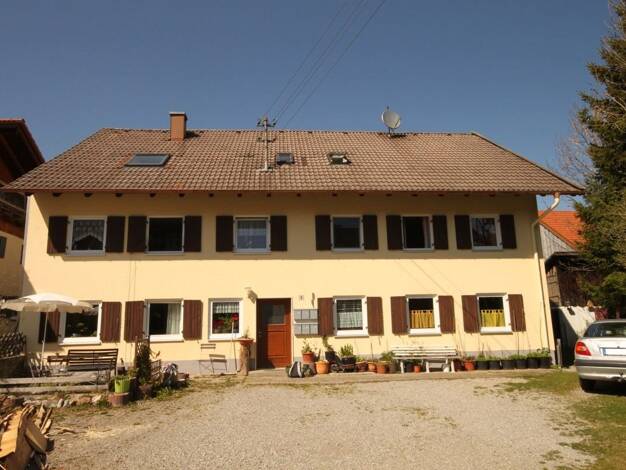 Mehrfamilienhaus zum Kauf als Kapitalanlage geeignet 769.000 € 14 Zimmer 291 m² 943 m² Grundstück Altenstadt Schwabniederhofen, Gemeinde Altenstadt 86972