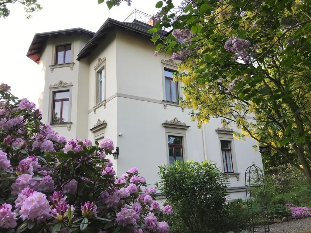 Villa zum Kauf 949.000 € 5 Zimmer 316 m²<br/>Wohnfläche 1.390 m²<br/>Grundstück Radebeul 01445