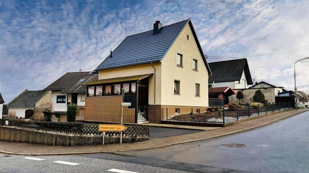Einfamilienhaus zum Kauf 179.000 € 8 Zimmer 137 m² 552 m² Grundstück frei ab sofort Ewighausen 56244