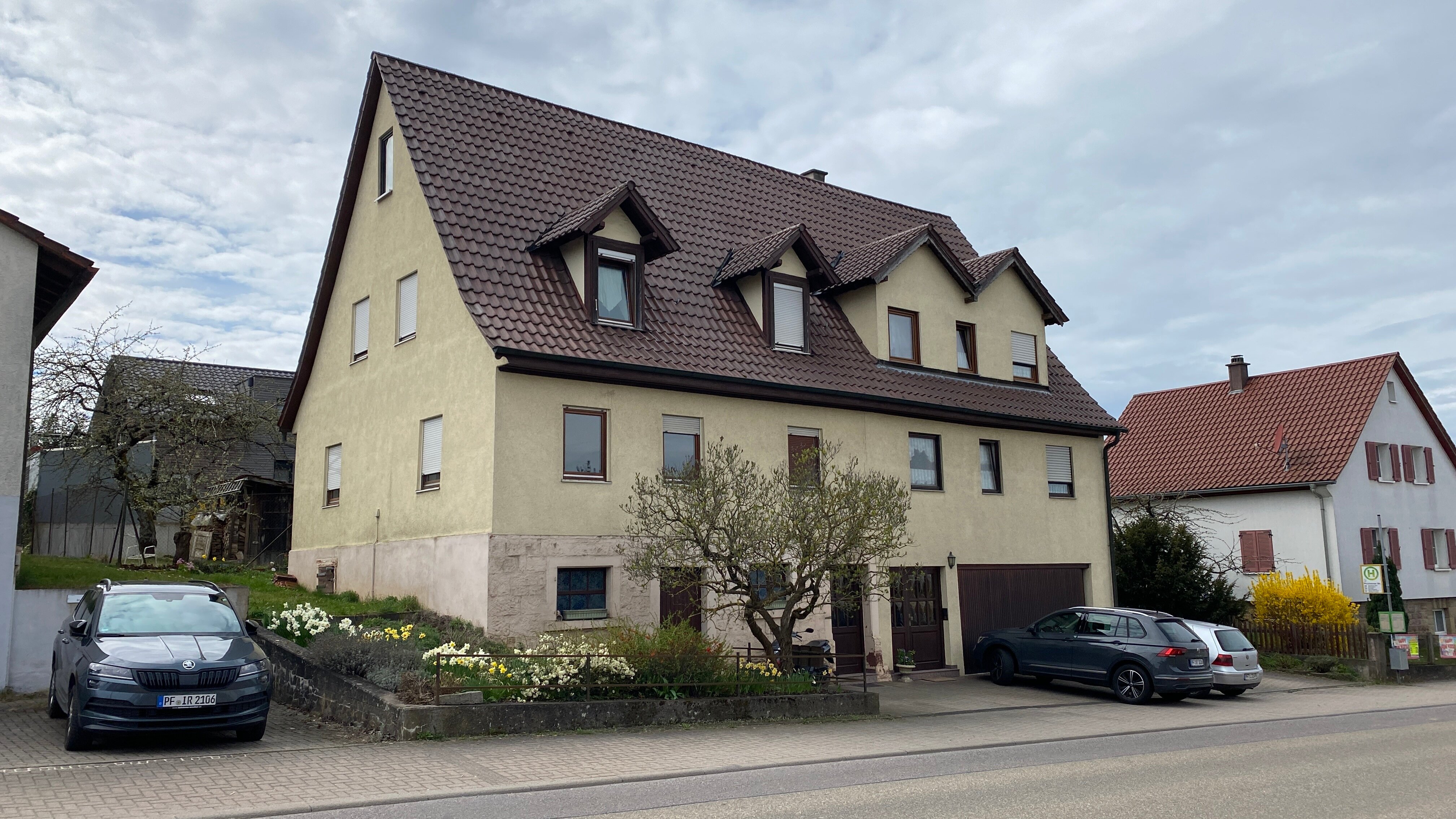 Doppelhaushälfte zum Kauf 230.000 € 8 Zimmer 140 m²<br/>Wohnfläche 340 m²<br/>Grundstück ab sofort<br/>Verfügbarkeit Pforzheimer Straße 47/1 Wurmberg Wurmberg 75449