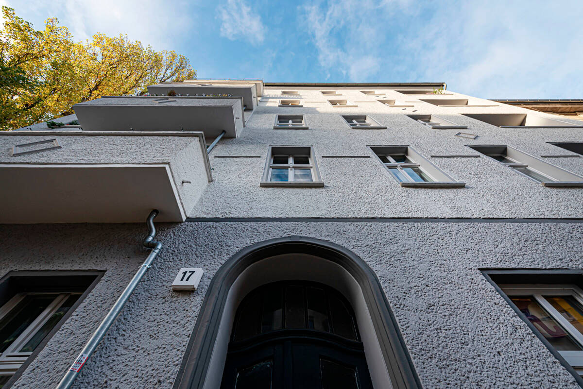 2 Zimmer mit *Balkon*: Gründerzeit-Wohnung im beliebten Friedrichshain - nahe Volkspark! – Eckertstraße 17, 10249 Berlin – Vorschaubild 3