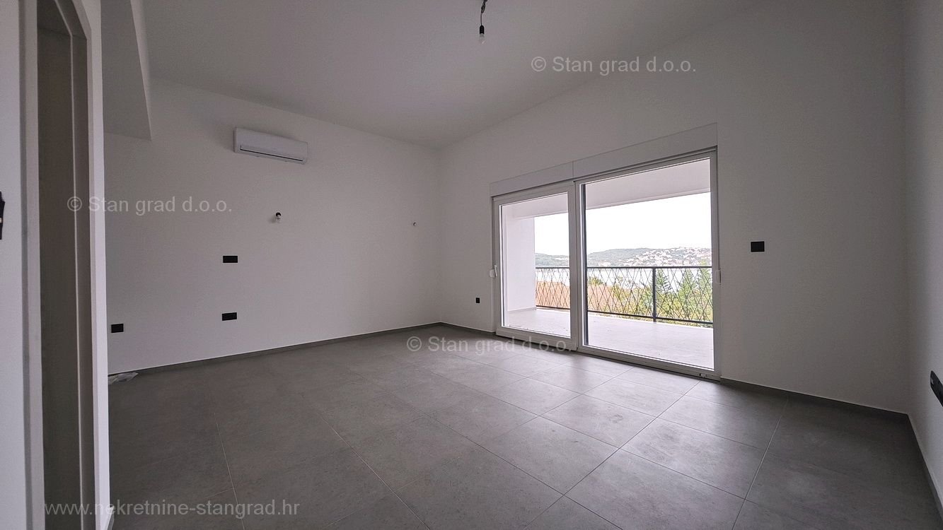 Wohnung zum Kauf 300.000 € 3 Zimmer 100 m²<br/>Wohnfläche 1.<br/>Geschoss Dobrinj 51514