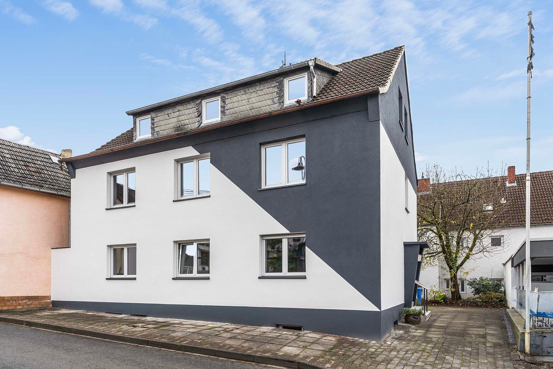 Mehrfamilienhaus zum Kauf 439.000 € 9 Zimmer 227 m²<br/>Wohnfläche 413 m²<br/>Grundstück Rengsdorf 56579