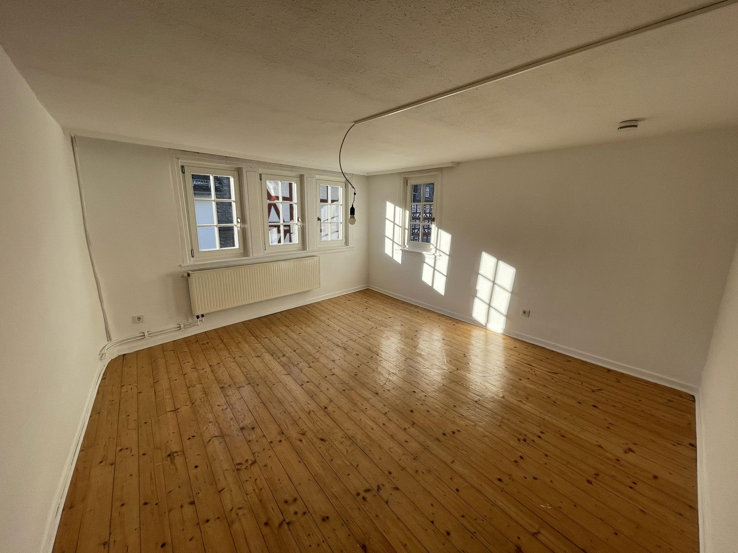 Wohnung zur Miete 1.360 € 6 Zimmer 159 m²<br/>Wohnfläche 2.<br/>Geschoss 01.02.2025<br/>Verfügbarkeit Herborn Herborn 35745