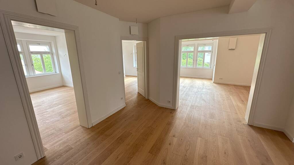 5 Zimmer in zentraler Lage in kernsaniertem Gründerzeithaus