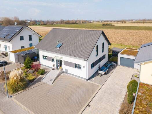 Einfamilienhaus zum Kauf 795.000 € 7,5 Zimmer 221,4 m² 580 m² Grundstück Herbolzheim 79336