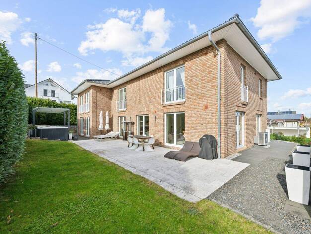 Einfamilienhaus zum Kauf 6 Zimmer 286 m² 643 m² Grundstück Bad Boll 73087