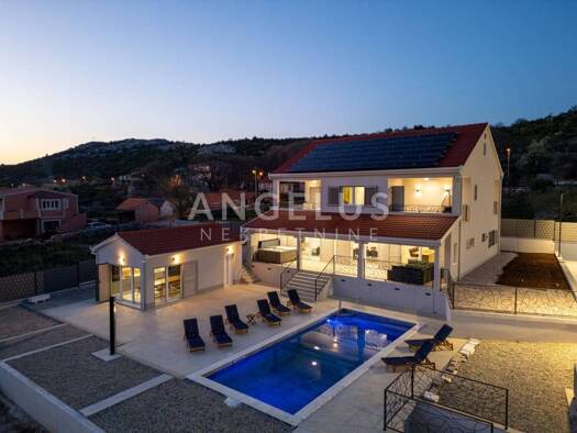Haus zum Kauf 1.000.000 € 7 Zimmer 300 m² Seget