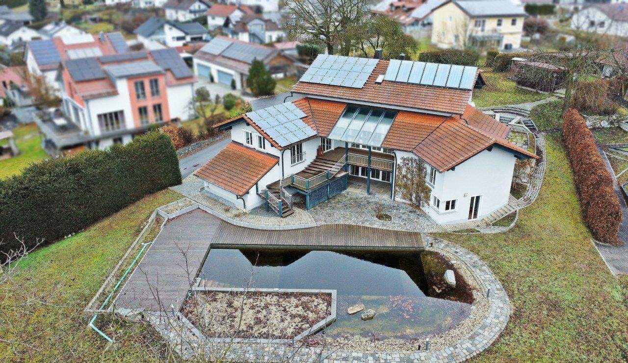 Immobilie in Hofkirchen - Luxuriöses Anwesen in absoluter Premiumlage – unverbaubarer Panoramablick & großzügiges Grundstück - Bild 1