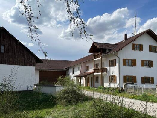 Einfamilienhaus zum Kauf 1.250.000 € 8 Zimmer 229 m² 16.426 m² Grundstück frei ab sofort Kleegarten Landau a d Isar 94405