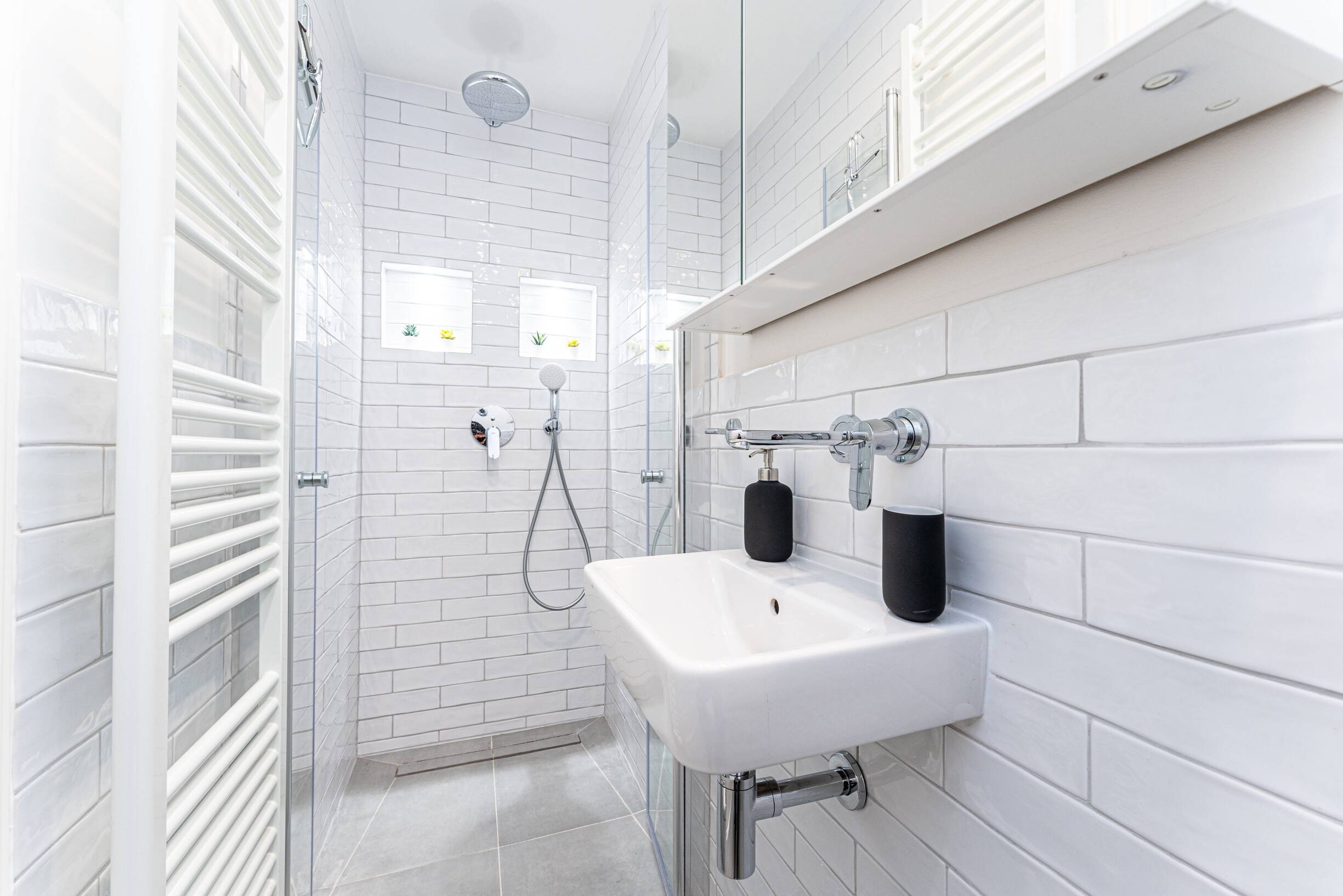 First occupancy: completely renovated studio apartment with garden in a new building in Berlin – Berlin – Vorschaubild 11
