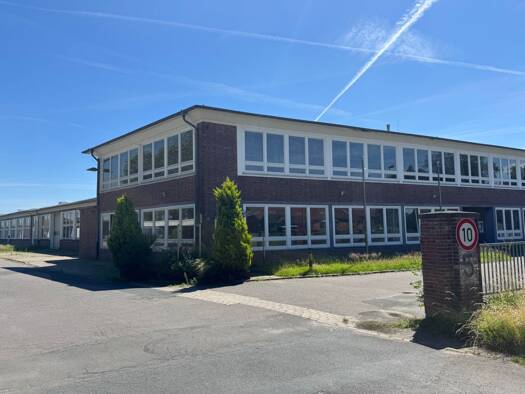 Lagerhalle zur Miete provisionsfrei 2.800 m² Lagerfläche teilbar ab 106 m² Roffhausen Schortens 26419
