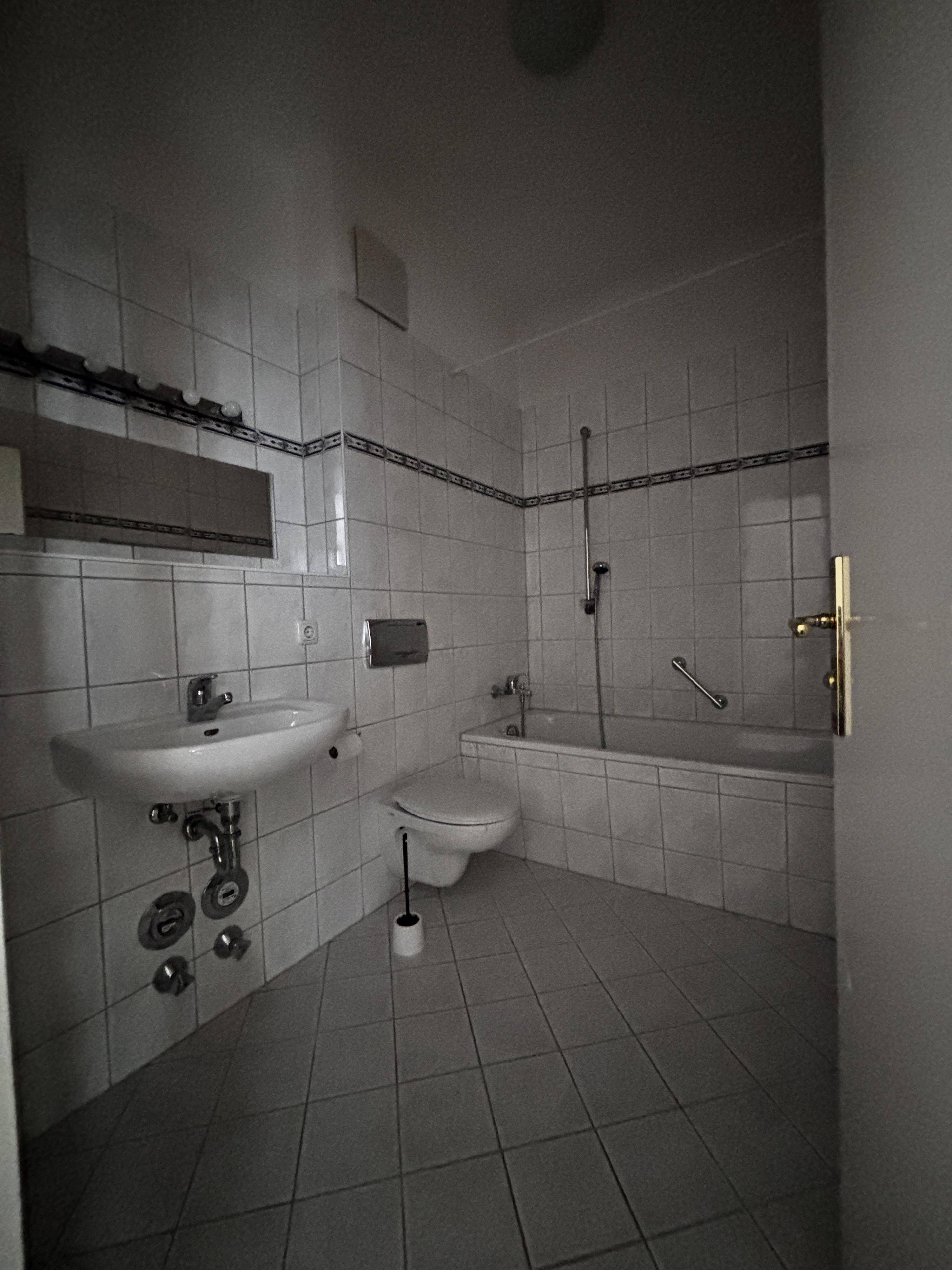 Leerstehende 3 Zimmer Wohnung auch für Eigennutzer geeignet – Dorotheenstr. 12, 9113 Chemnitz – Vorschaubild 10