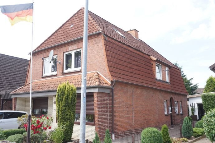 Einfamilienhaus zum Kauf 360.000 € 8 Zimmer 206 m²<br/>Wohnfläche 583 m²<br/>Grundstück Heide Heide 25746