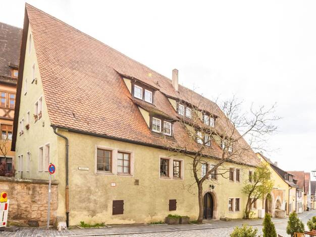 Mehrfamilienhaus zum Kauf provisionsfrei 1.099.999 € 21 Zimmer 540 m² 430 m² Grundstück Judengasse 32 Rothenburg Rothenburg ob der Tauber 91541