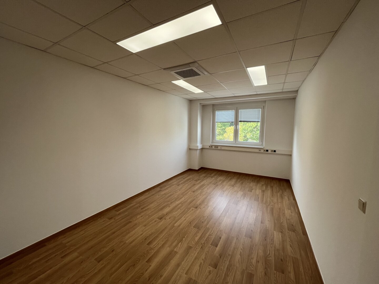 Büro-/Praxisfläche zur Miete 210 € 1 Zimmer Eitzenbergerstraße 4-6 Leobersdorf 2544