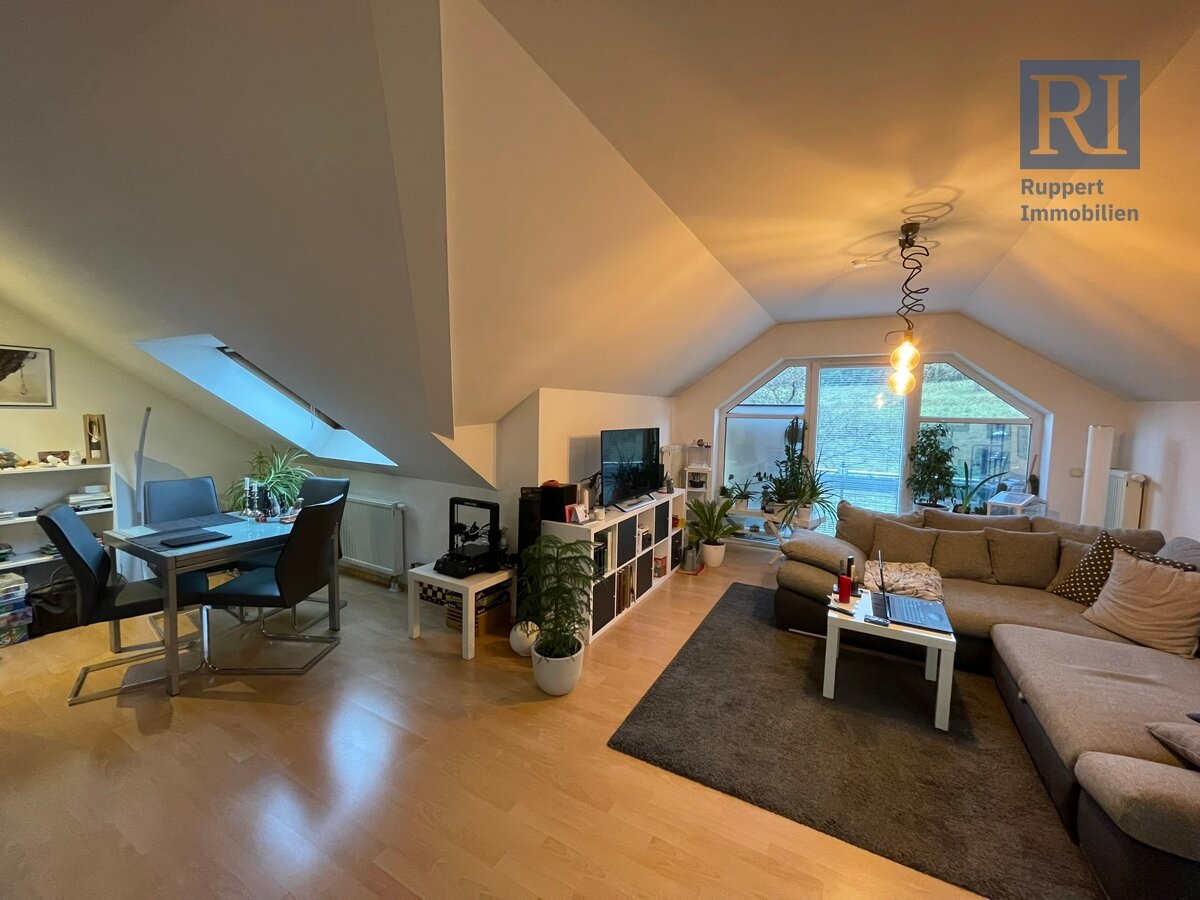 Wohnung zur Miete 550 € 2 Zimmer 55 m²<br/>Wohnfläche 01.03.2025<br/>Verfügbarkeit Neue Straße 33 Zell am Main 97299