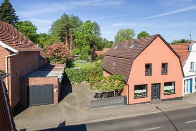 Haus zum Kauf 267.000 € 6 Zimmer 151 m² 1.166 m² Grundstück Höcklenkamper Straße 11 Uelsen Uelsen 49843