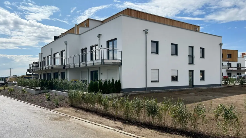 Wohnung zur Miete 950 € 3 Zimmer 105,1 m² Leonsberger Str. 29a Großköllnbach Pilsting 94431