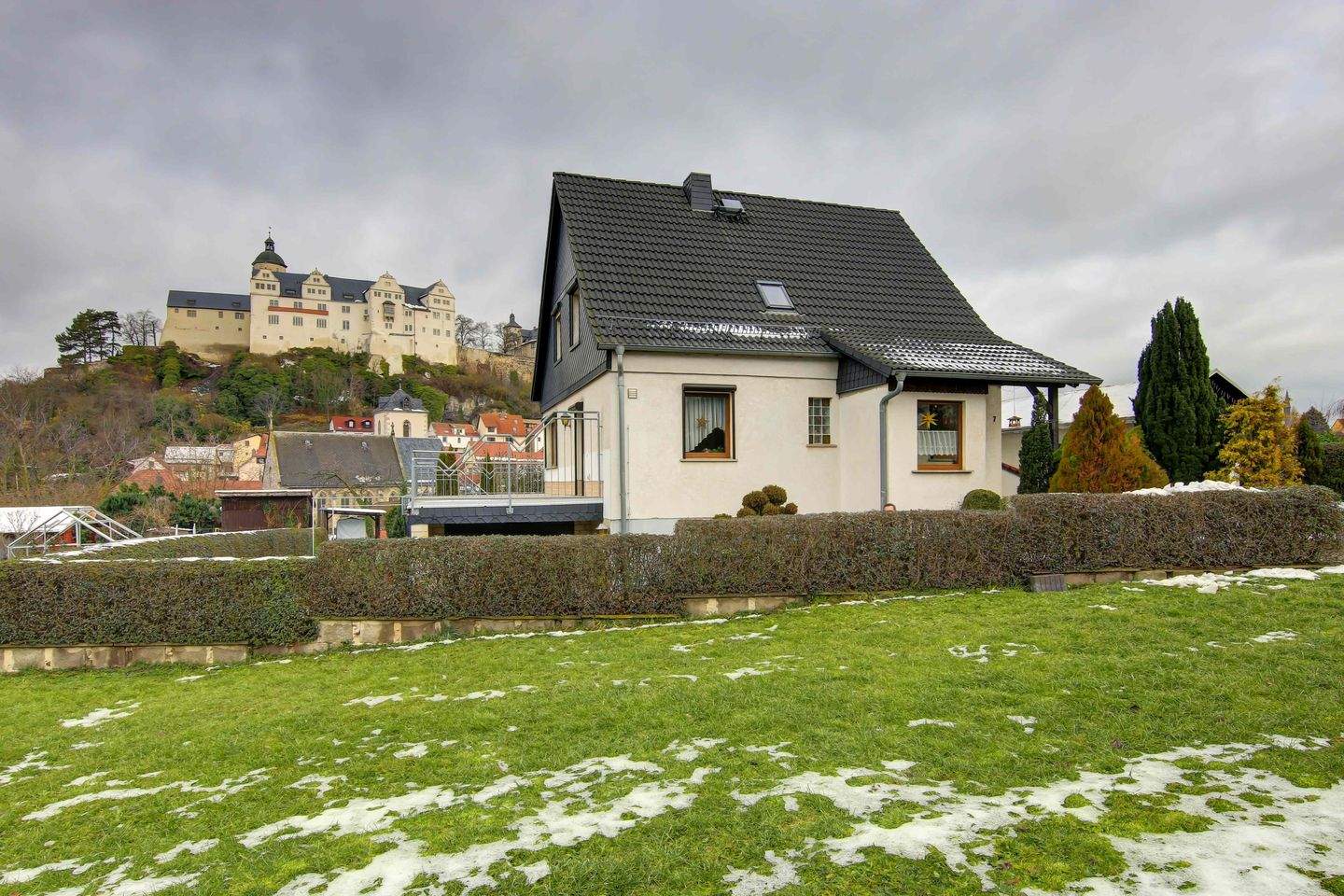 Immobilie in Ranis - Haus mit Burgblick in Ranis | EFH | Einfamilienhaus | gr. Garten | Küche EBK | Keller | Terrasse | ab sofort  - Bild 2