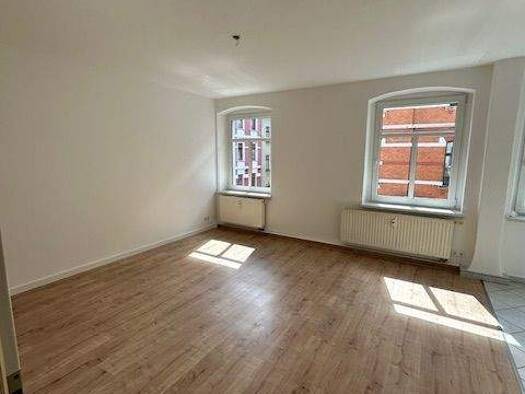 Wohnung zur Miete 250 € 2 Zimmer 51 m² EG frei ab sofort Greiz 07973